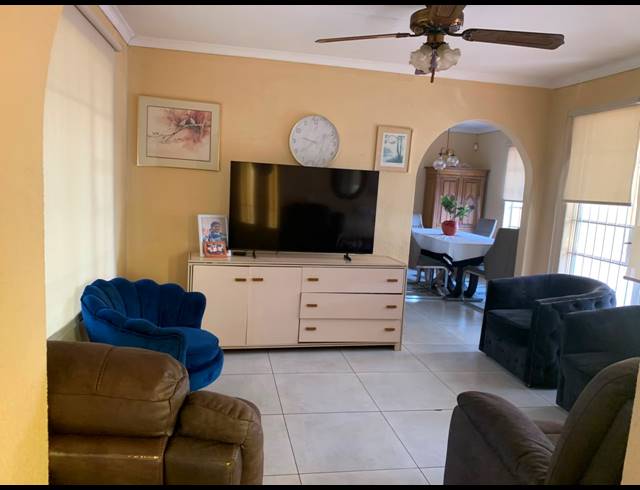 3 BEDROOM HOUSE FOR SALE IN LEONDALE